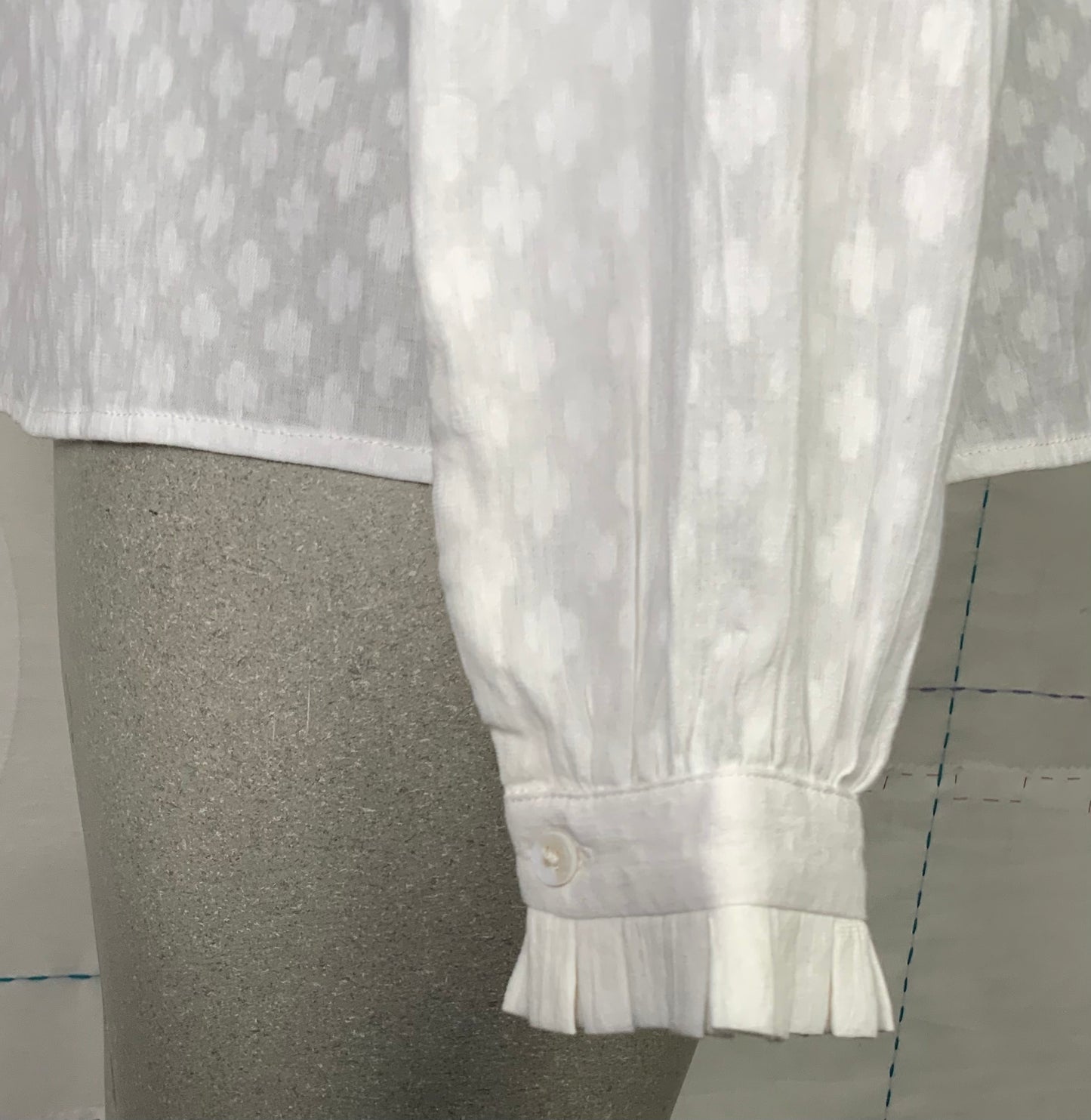 UQNATU ~ Ruffle Blouse - White