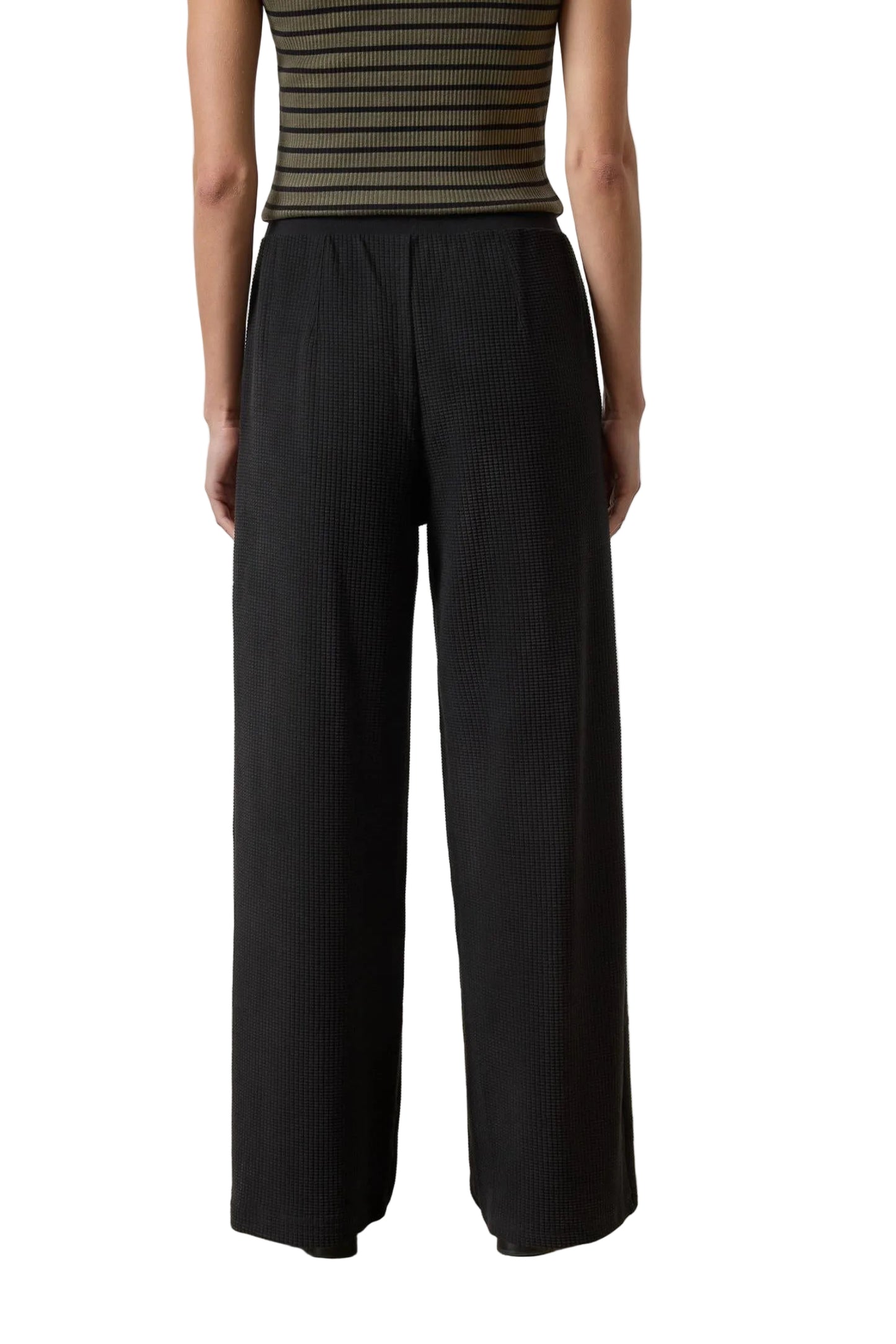 Lilla P. ~ Full Length Pleated Pant - Black