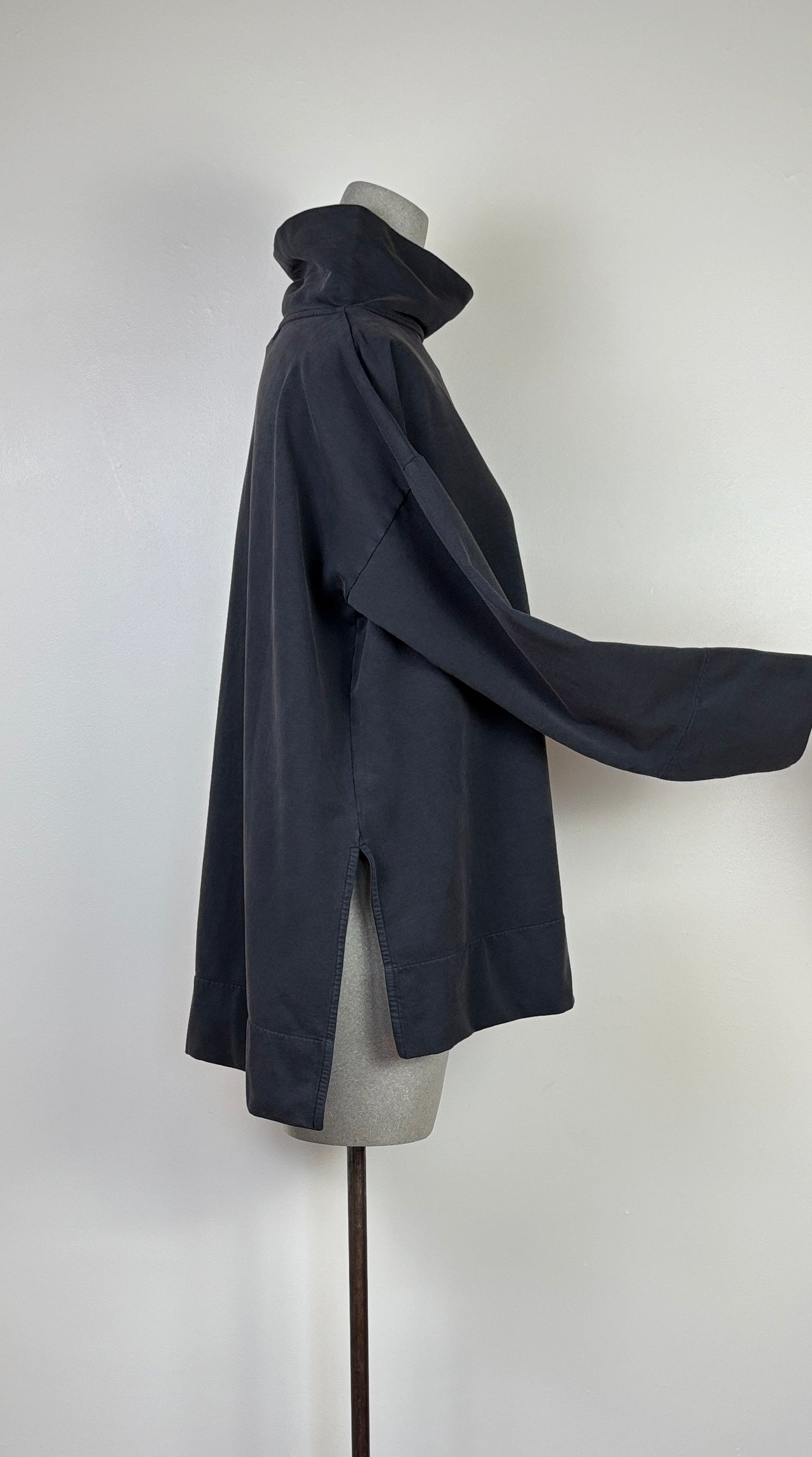 Beaumont Organic ~ Glenn Sweatshirt - Charcoal Stonewash