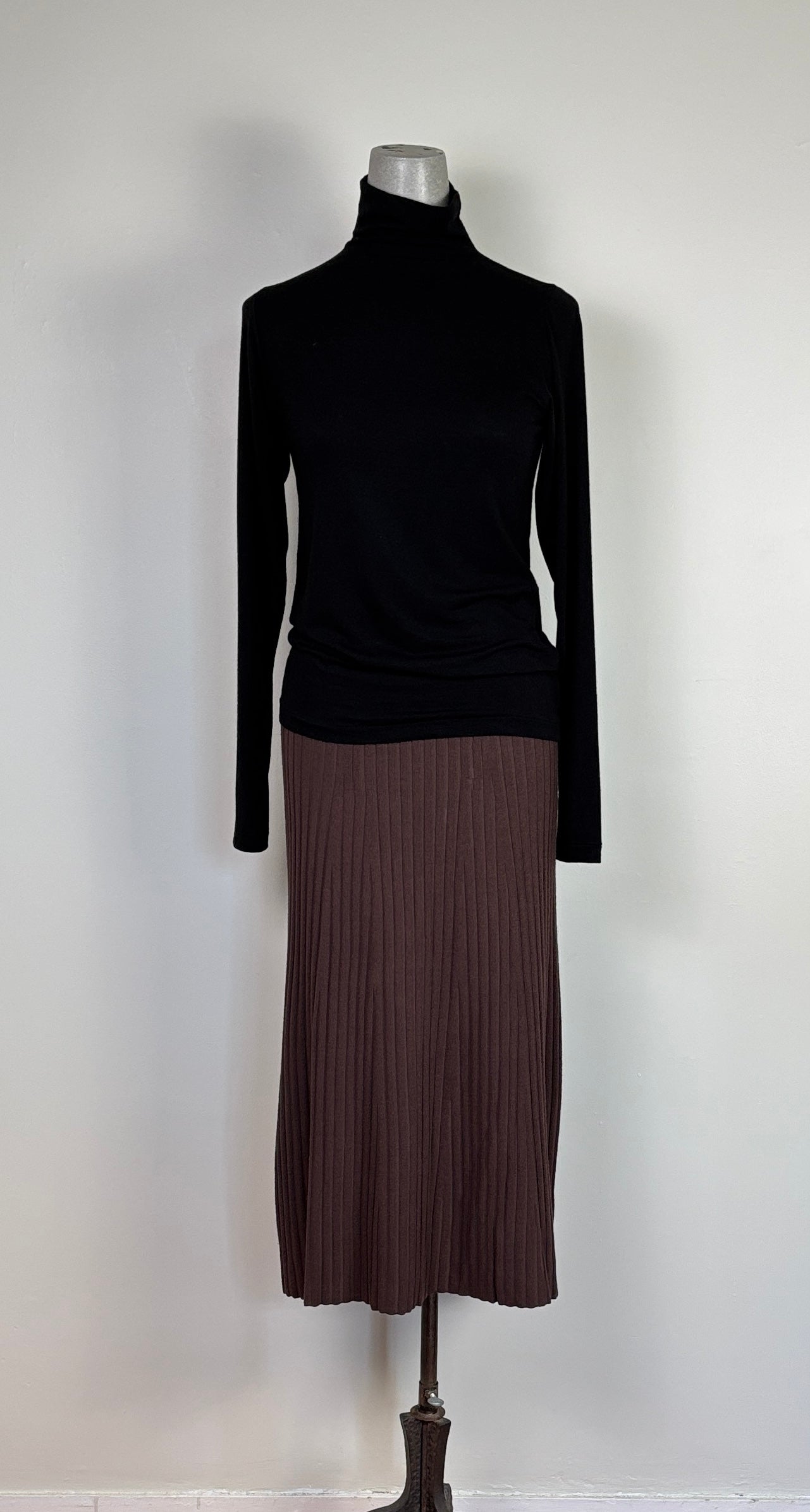 Pas de Calais ~ Lyocell + Cashmere Turtleneck - Black