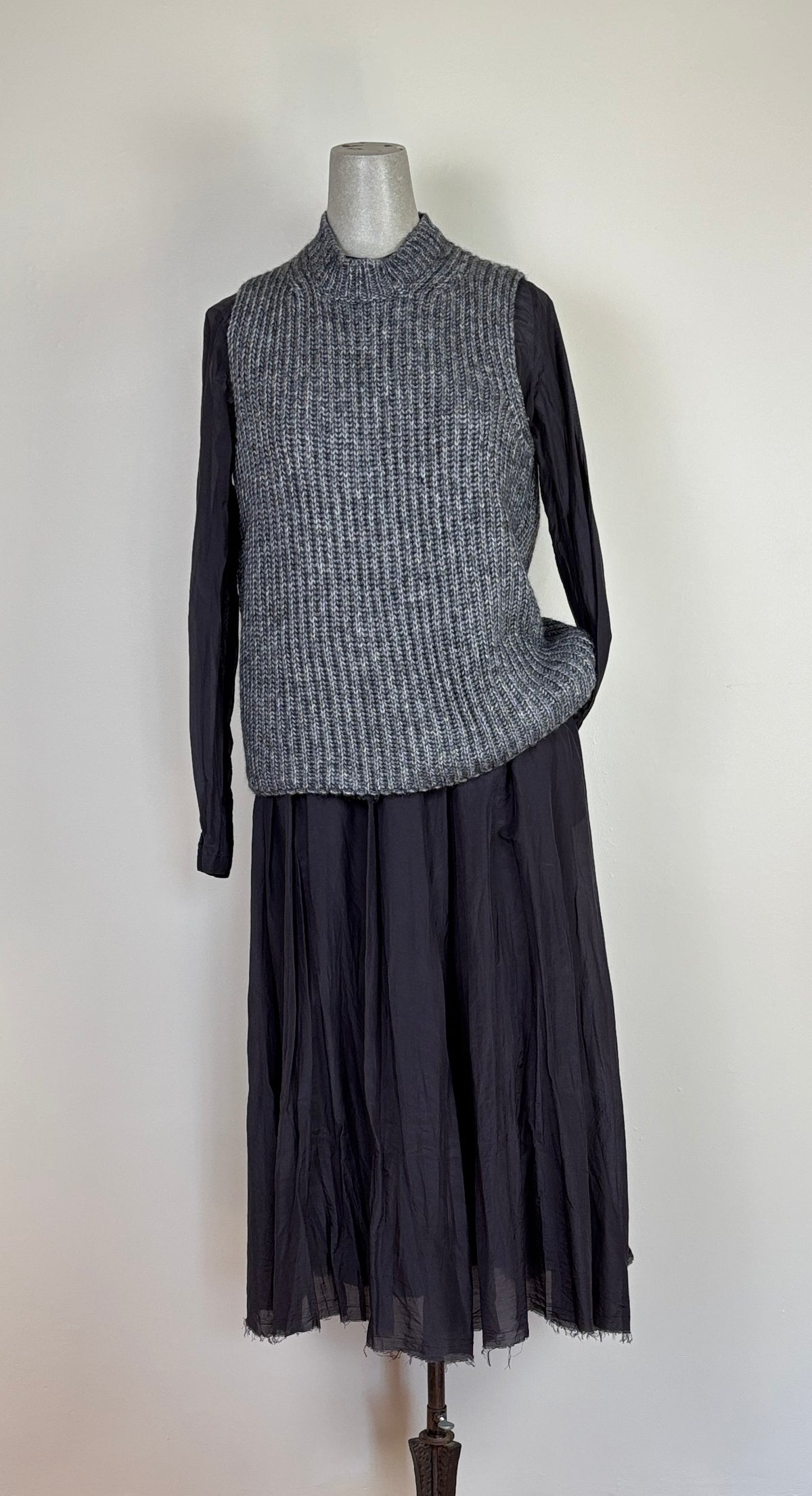 MJW ~ Ribbed Vest - Charcoal