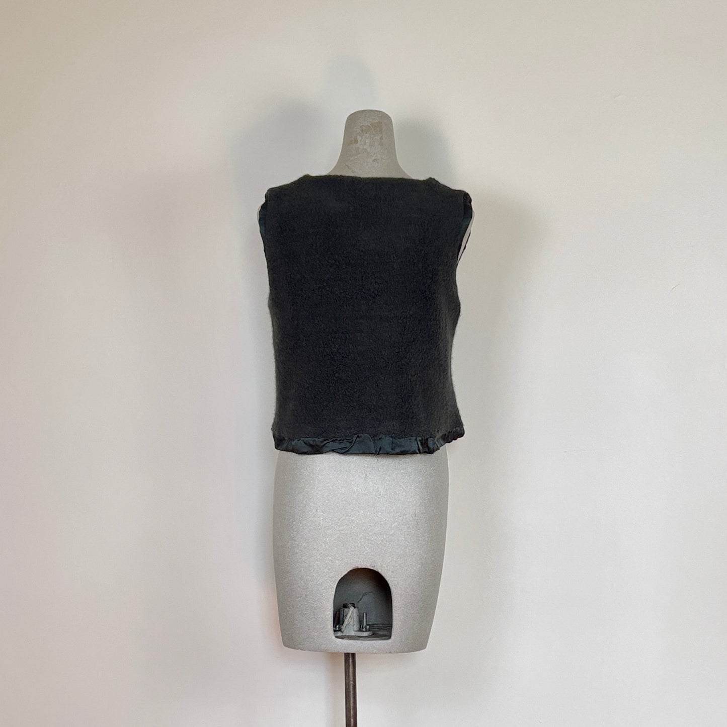 Sula  ~  Mallin Vest, Fluffy - Dark Spruce