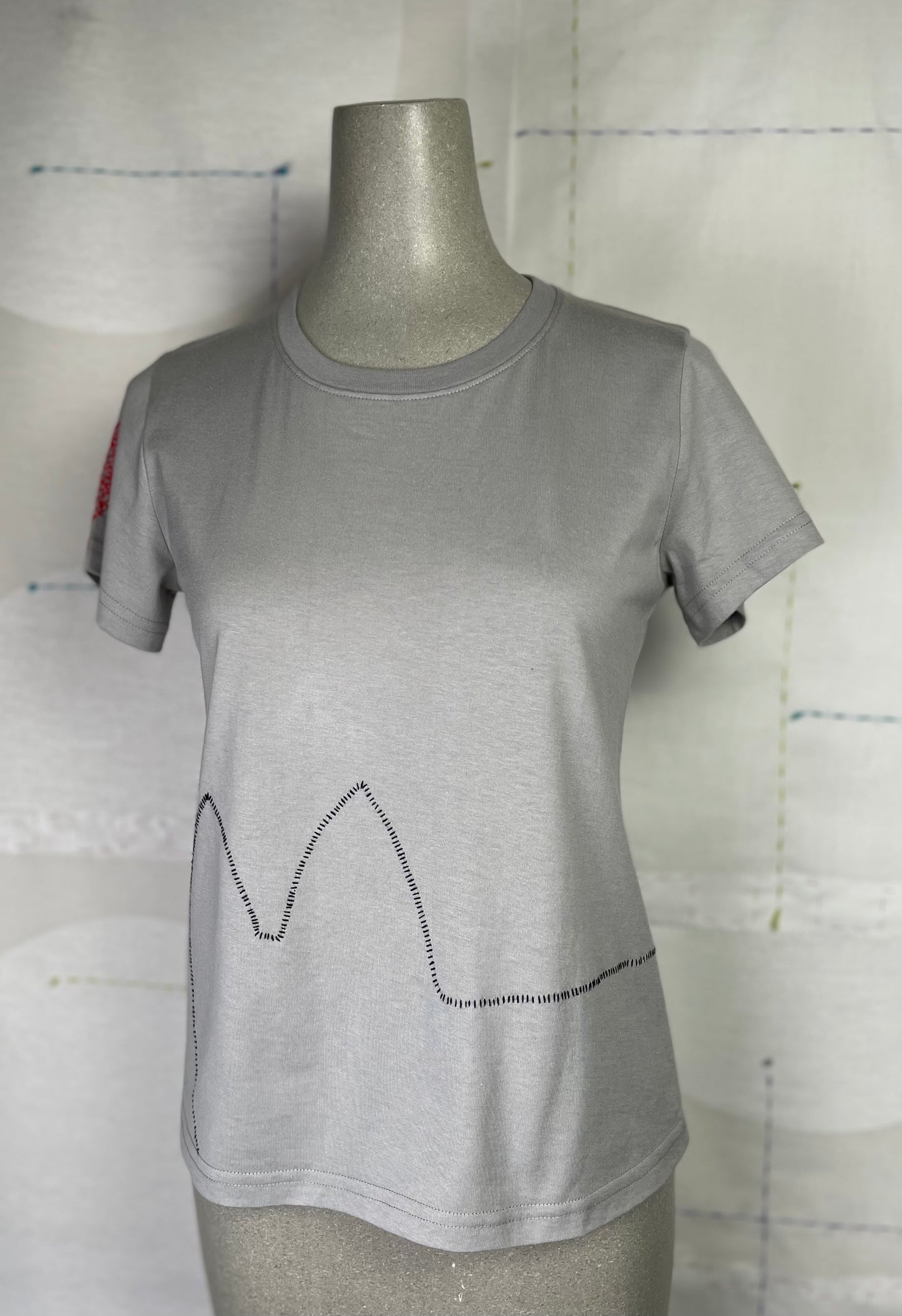 Cats With A Heart ~ Hermana T-Shirt - Grey