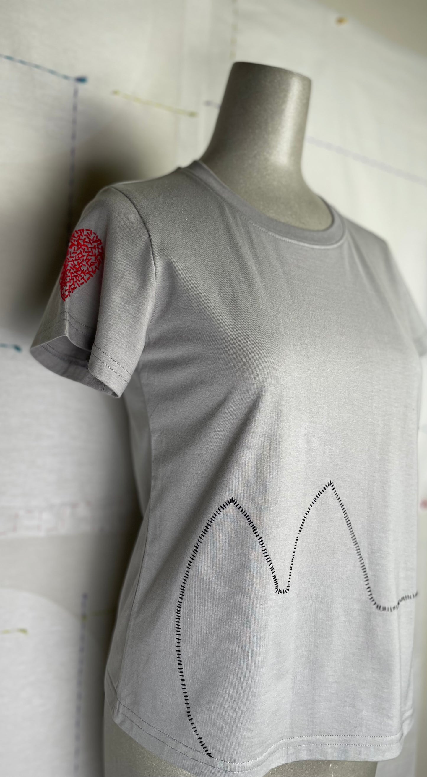Cats With A Heart ~ Hermana T-Shirt - Grey