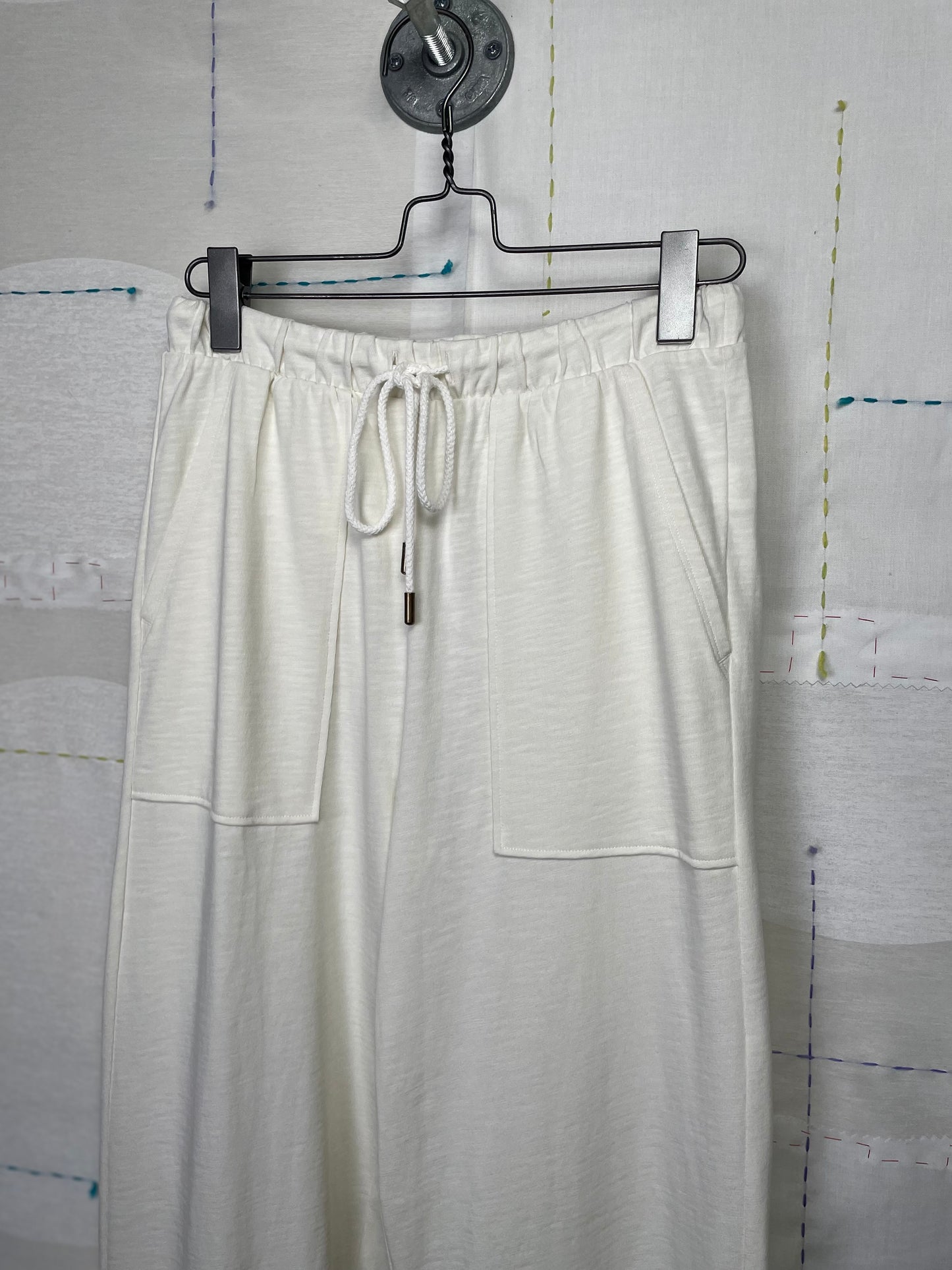 Lilla P. ~ Cropped Pull On Pant - Ecru