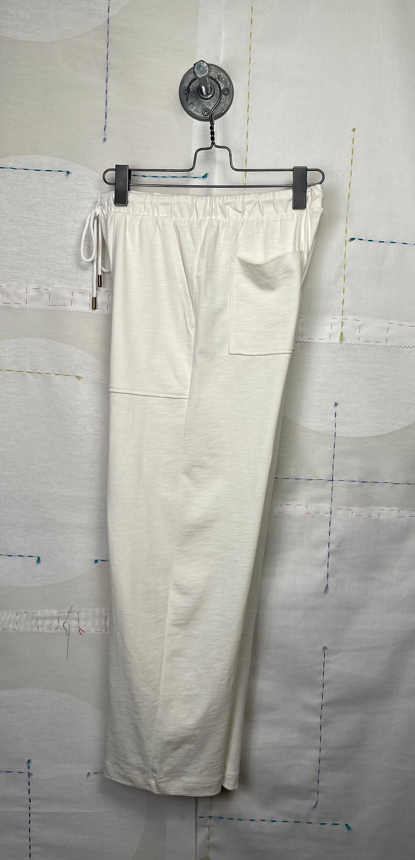Lilla P. ~ Cropped Pull On Pant - Ecru