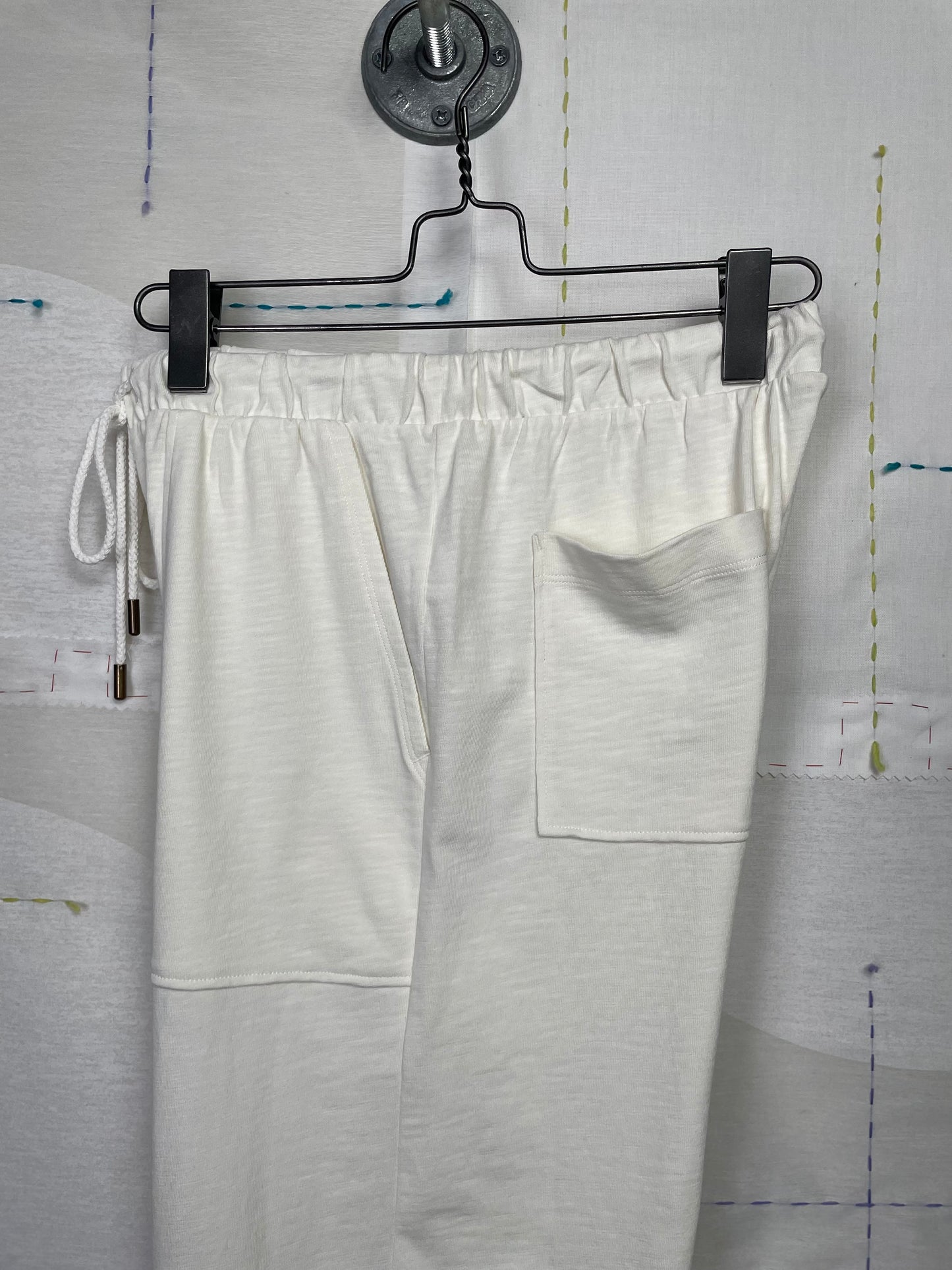 Lilla P. ~ Cropped Pull On Pant - Ecru