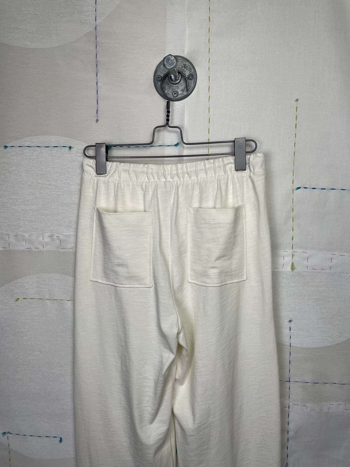 Lilla P. ~ Cropped Pull On Pant - Ecru