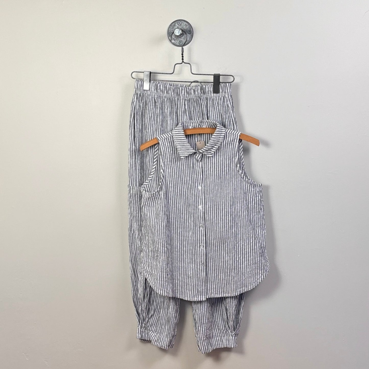 Cut Loose ~ Crinkle Stripe Cargo Pants - Gray/White