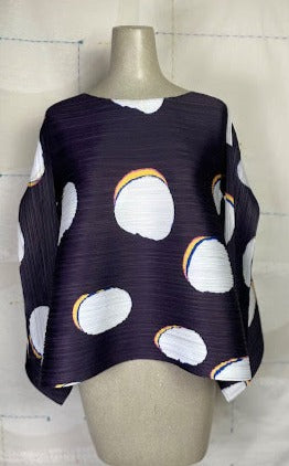 Pleats Please Issey Miyake  ~  Bean Dots Top - White