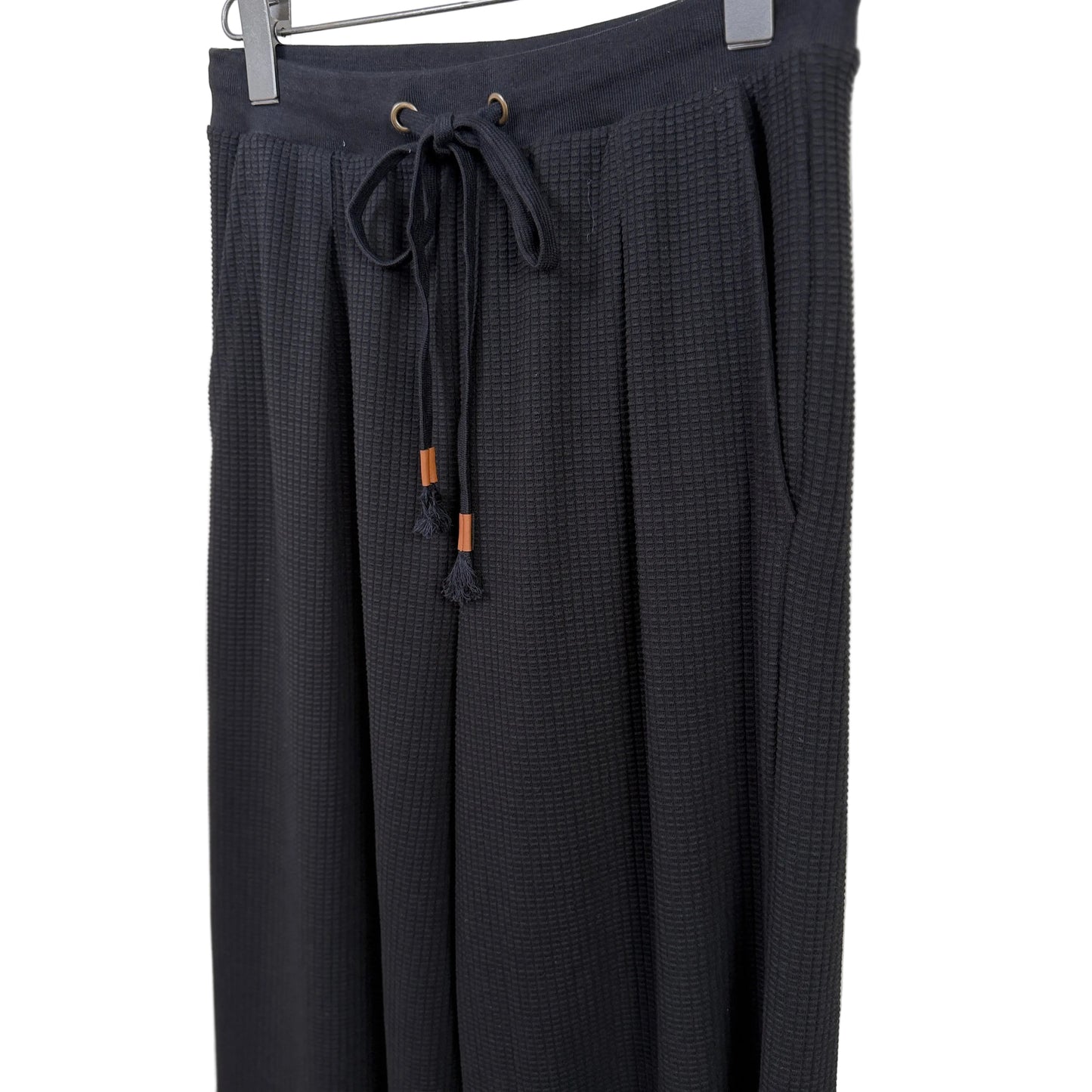 Lilla P. ~  Full Length Pleated Pant - Black