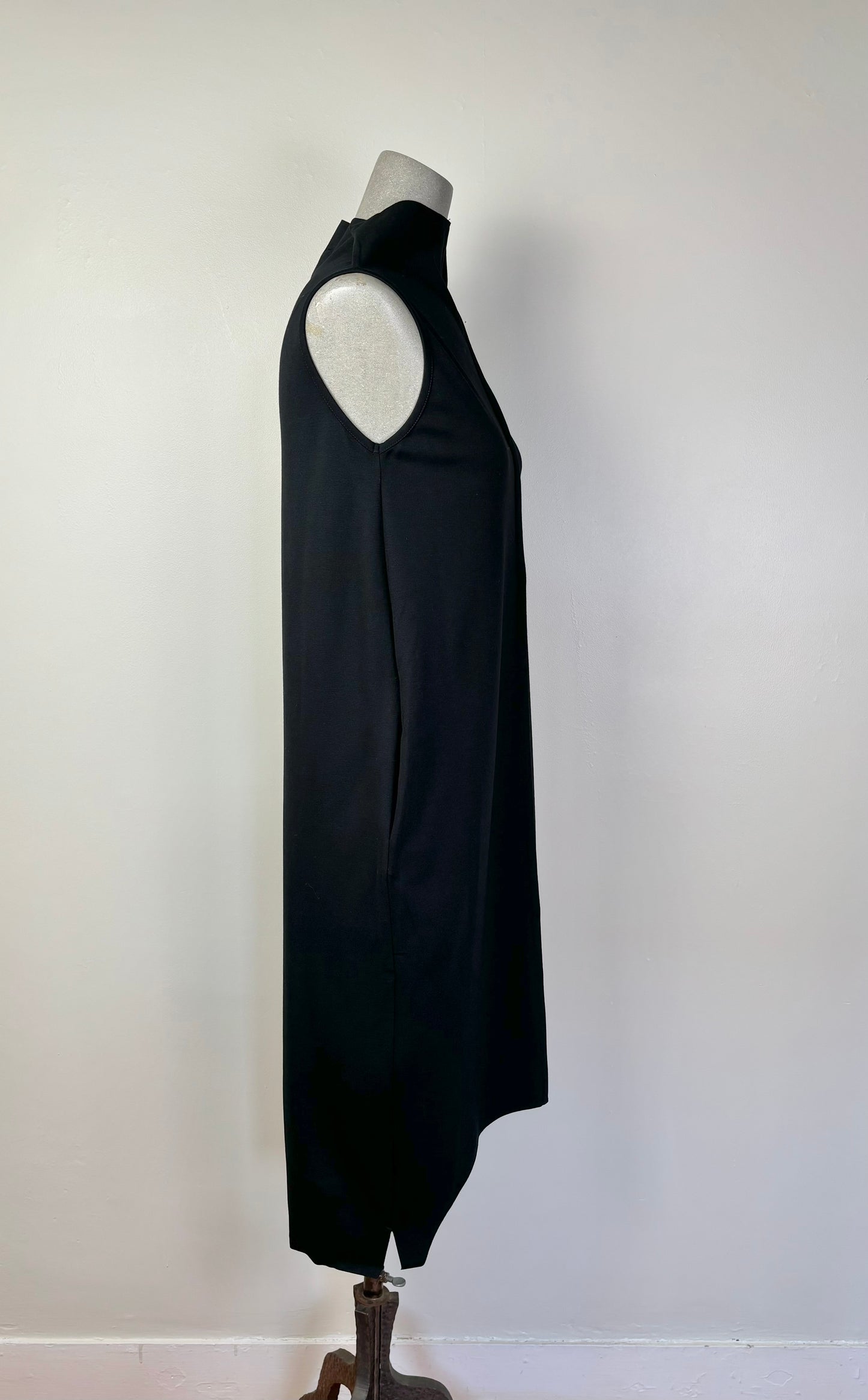 Knit Knit  ~  K41 Sleeveless Sculpted Dress - Nero