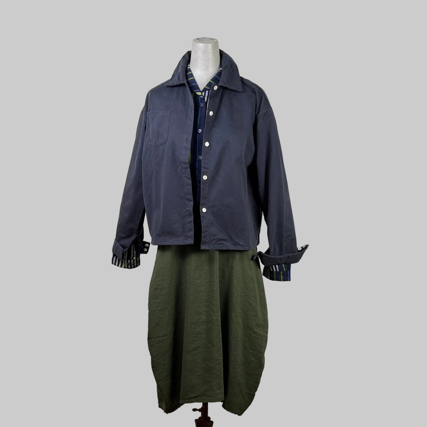 Sula  ~  Pointy Collar Blouse - Dark Navy