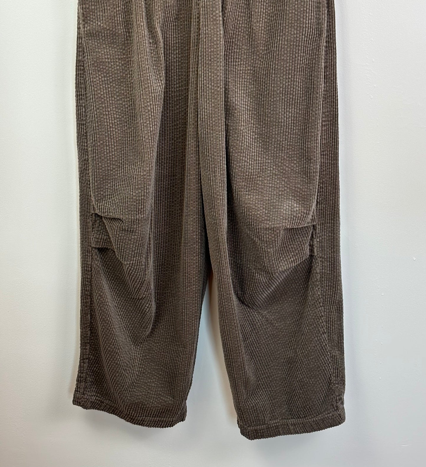 Cut Loose  ~  Lux Cord Tuck Pant - Saddle