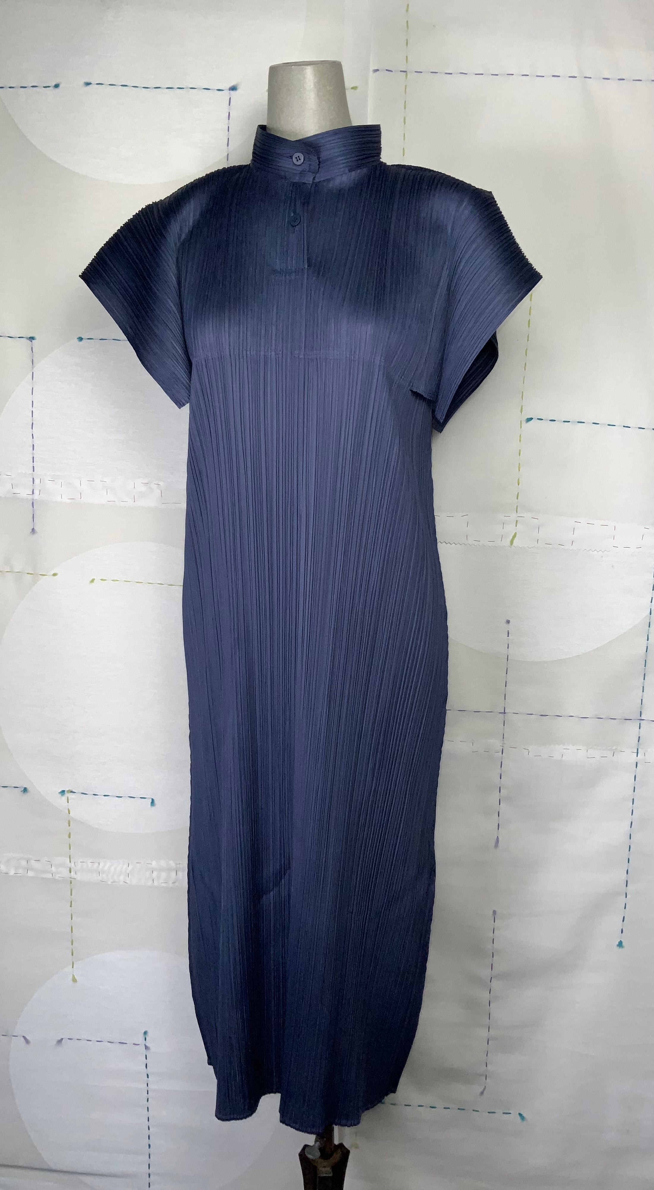 Pleats Please Issey Miyake ~ Monthly Colors August Dress - Grayish Nav –  DISH