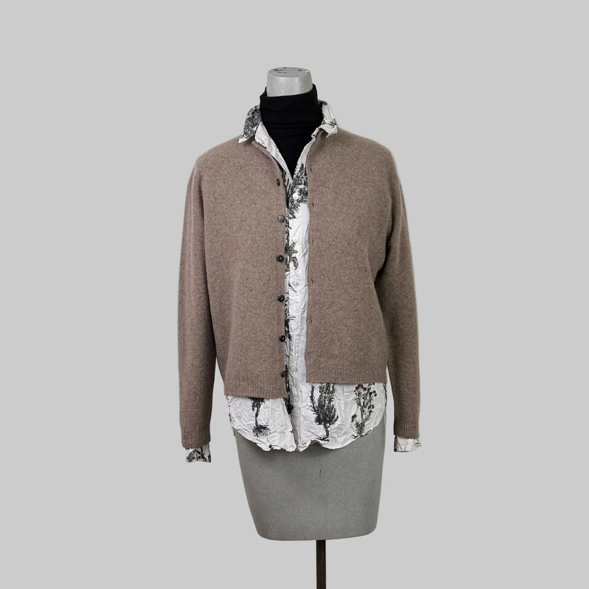 Pas de Calais  ~  Relax Herbal Print Shirt - Ivory