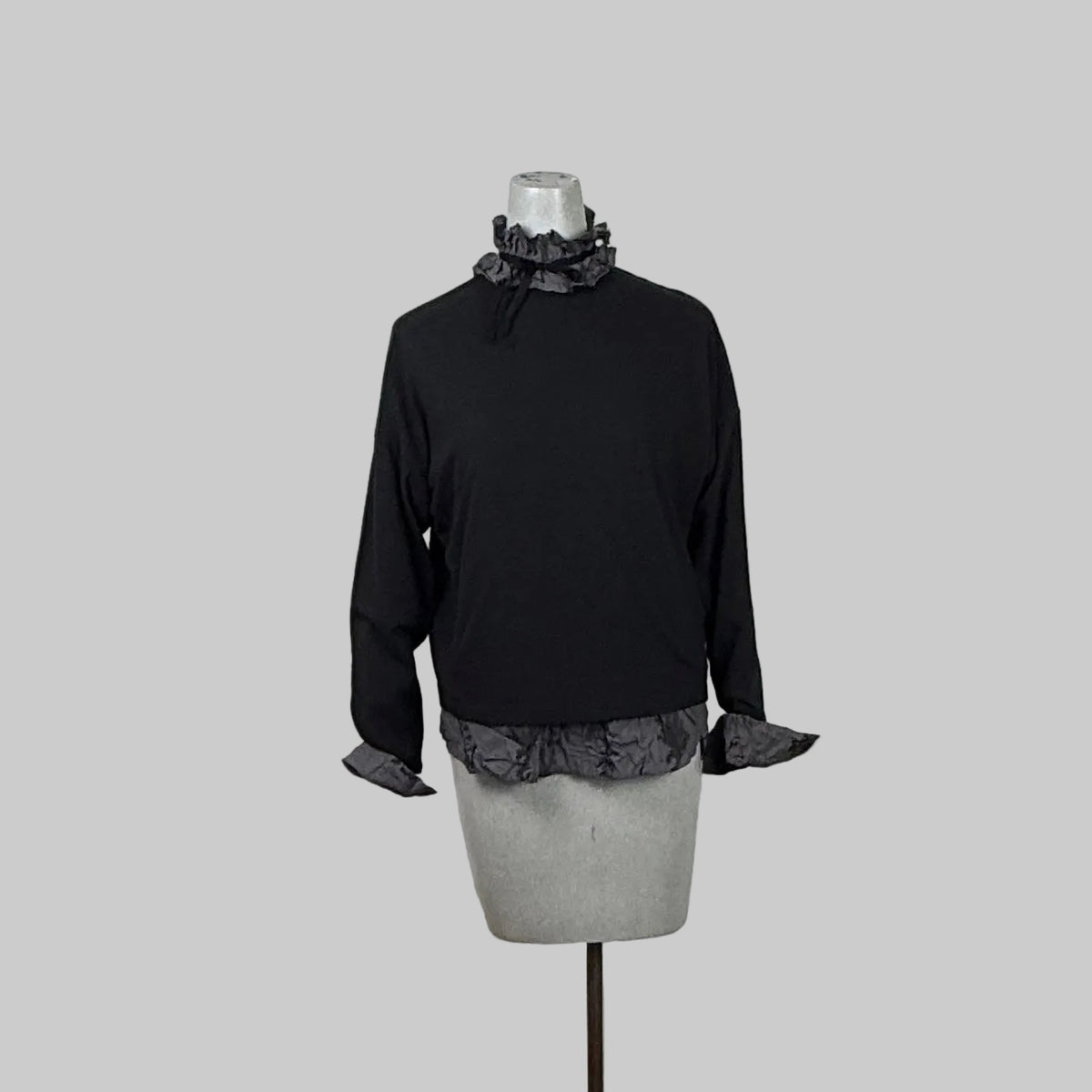 Pas de Calais  ~  Recycle Jersey Long Sleeve Pullover - Black