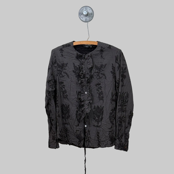 Pas de Calais  ~  Relax Herbal Print Ruffle Collarless Blouse - Charcoal