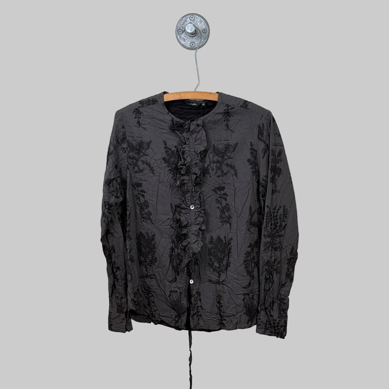 Pas de Calais  ~  Relax Herbal Print Ruffle Collarless Blouse - Charcoal