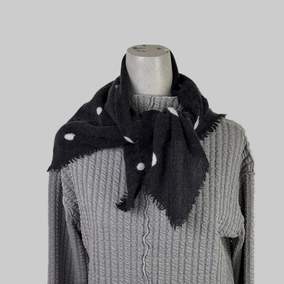 Apuntob  ~  Cashmere Stole - Black Dot