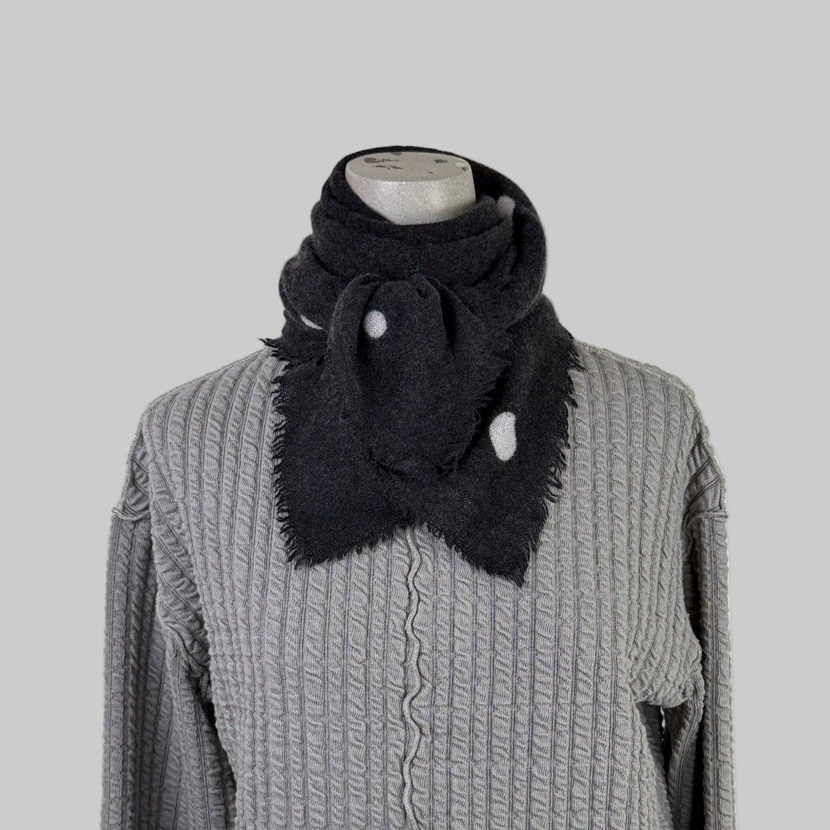 Apuntob  ~  Cashmere Stole - Black Dot