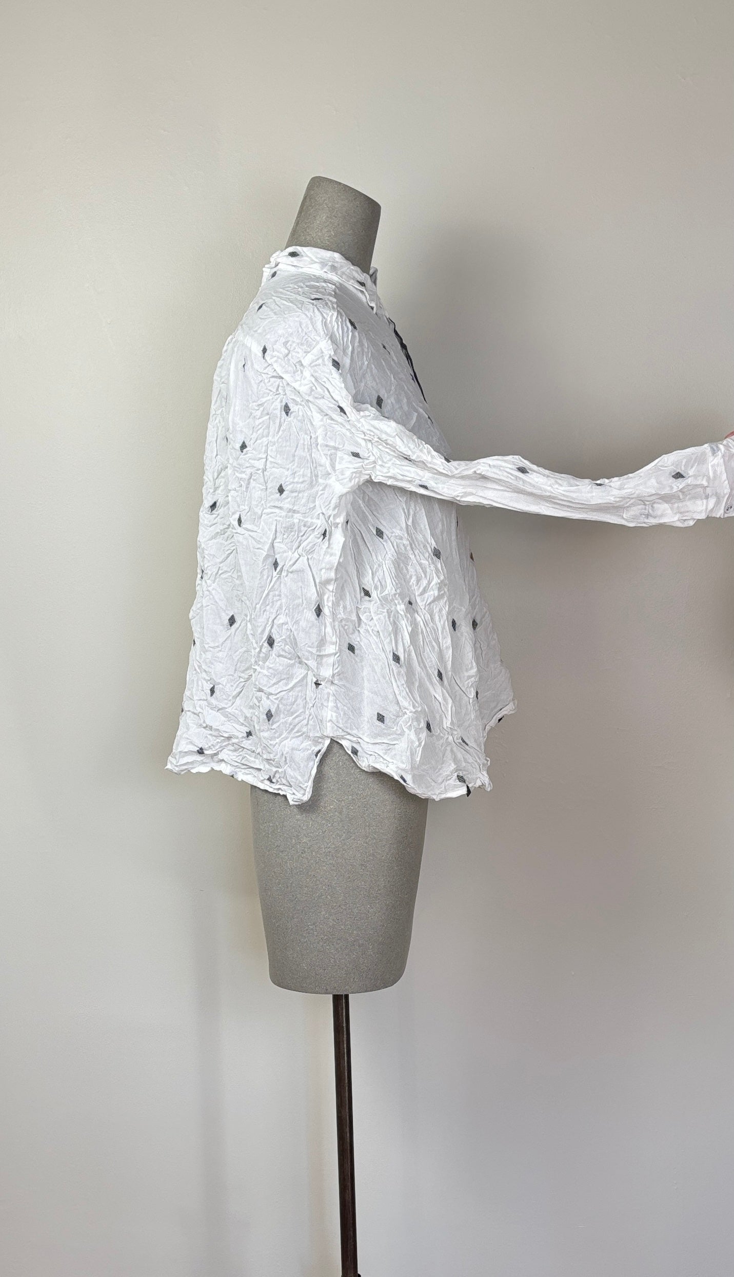 Pas de Calais  ~  Cotton Dobby Blouse - Off White