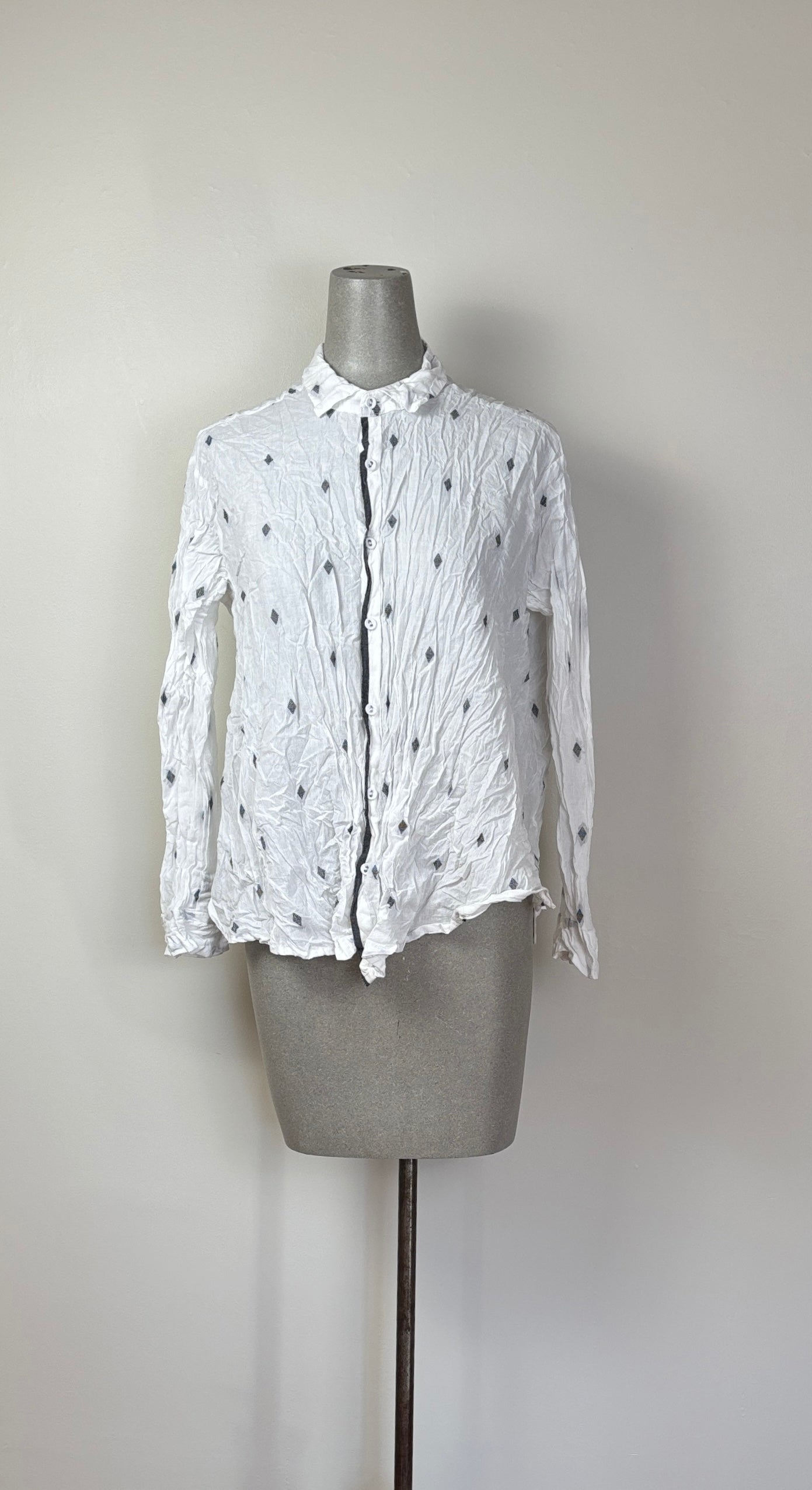 Pas de Calais  ~  Cotton Dobby Blouse - Off White