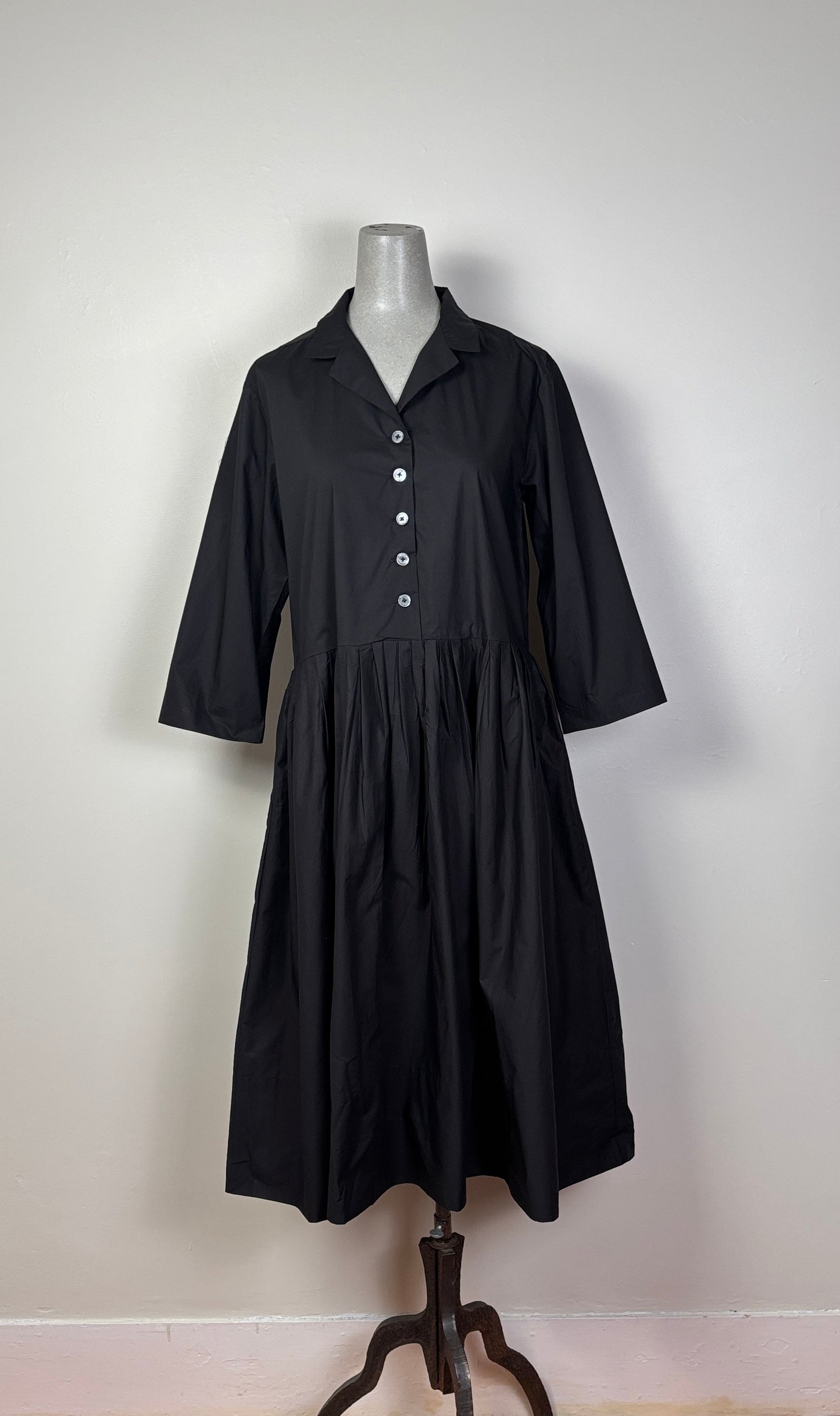 UQNATU  ~  Shaker Dress - Black