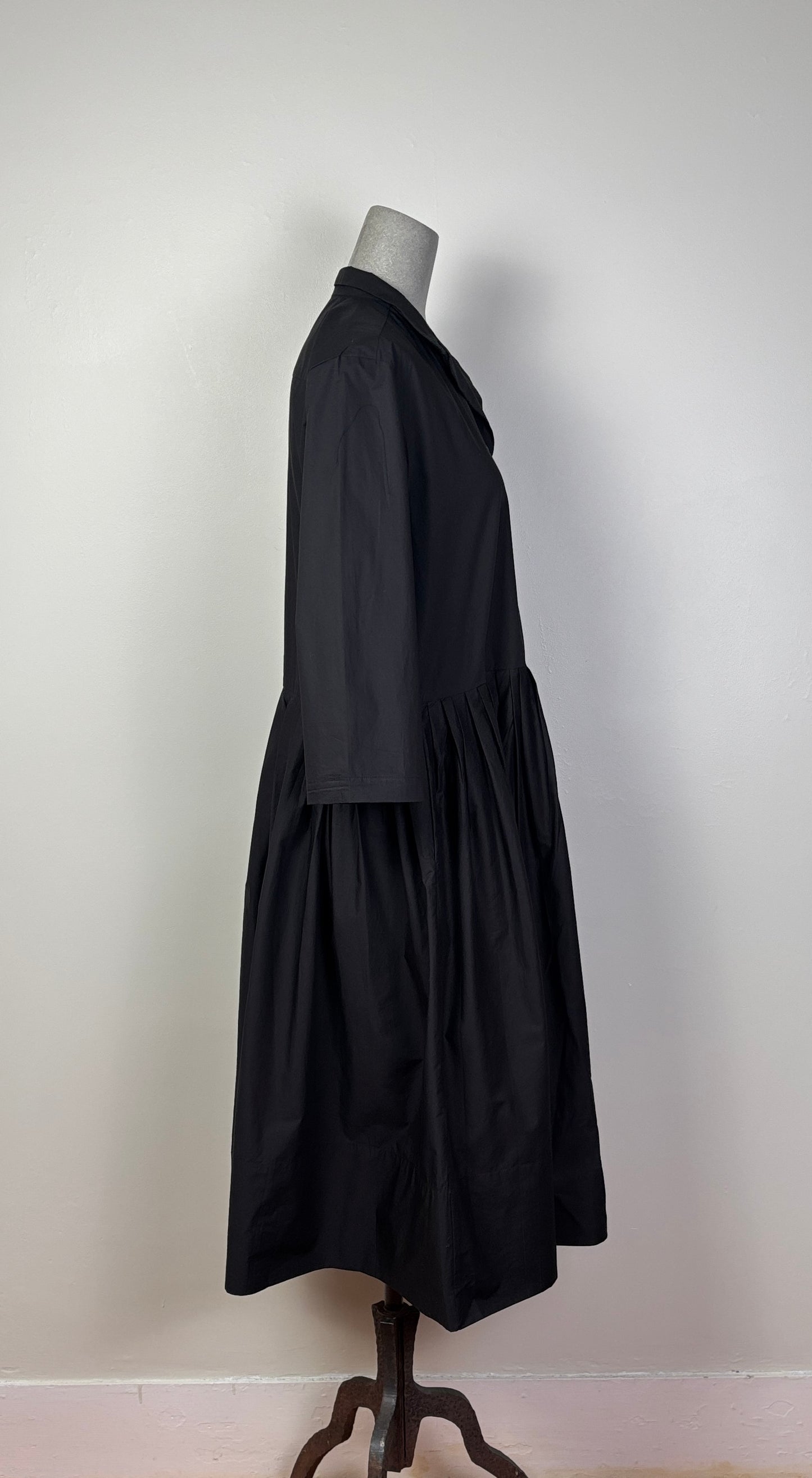 UQNATU  ~  Shaker Dress - Black