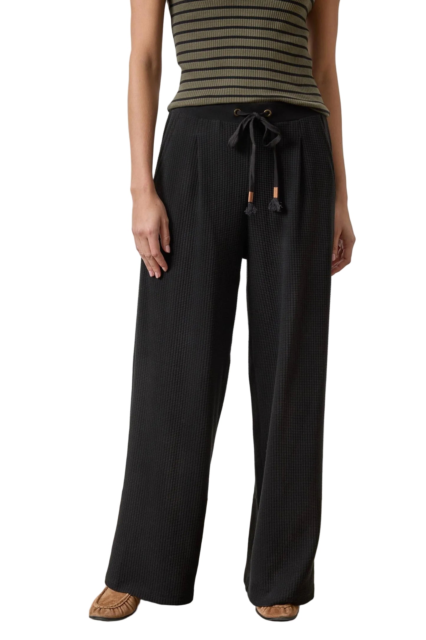 Lilla P. ~  Full Length Pleated Pant - Black