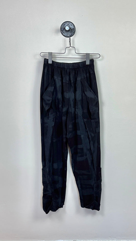 Cynthia Ashby  ~  Sage Pants - Traffic Print