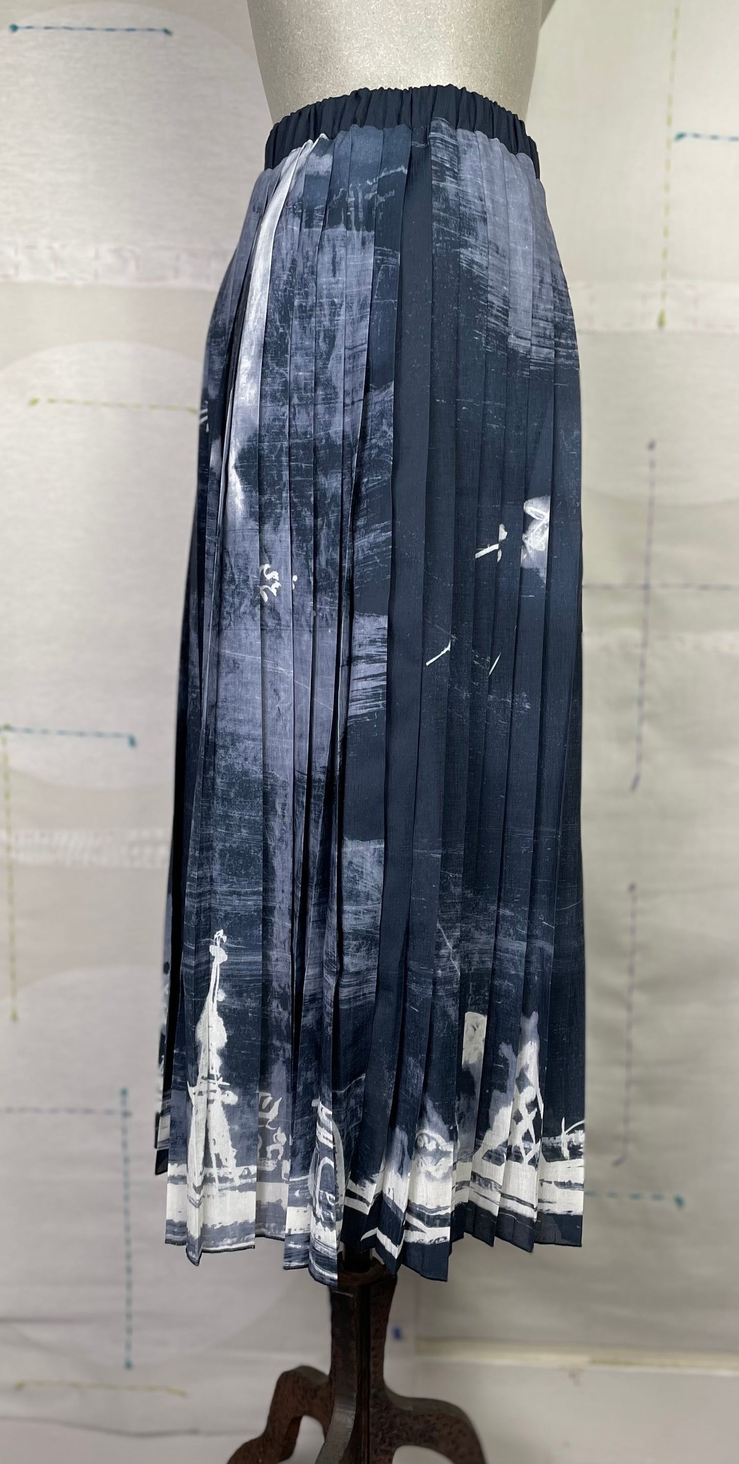 Yoshi Kondo  ~  If Skirt - Navy Paris Landscape